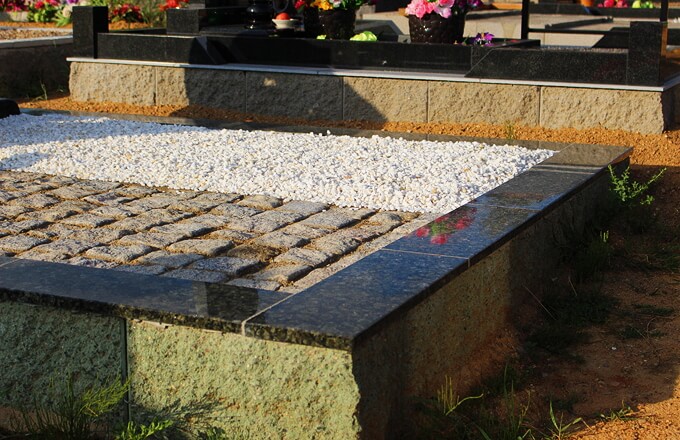 Благоустройство могил в Минске