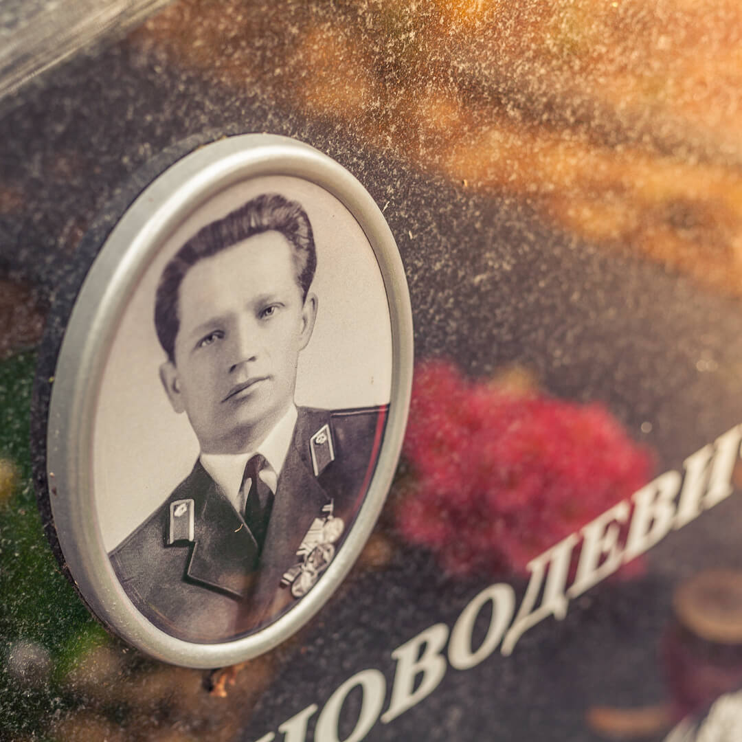 Изготовление медальона на памятник в овальной рамке