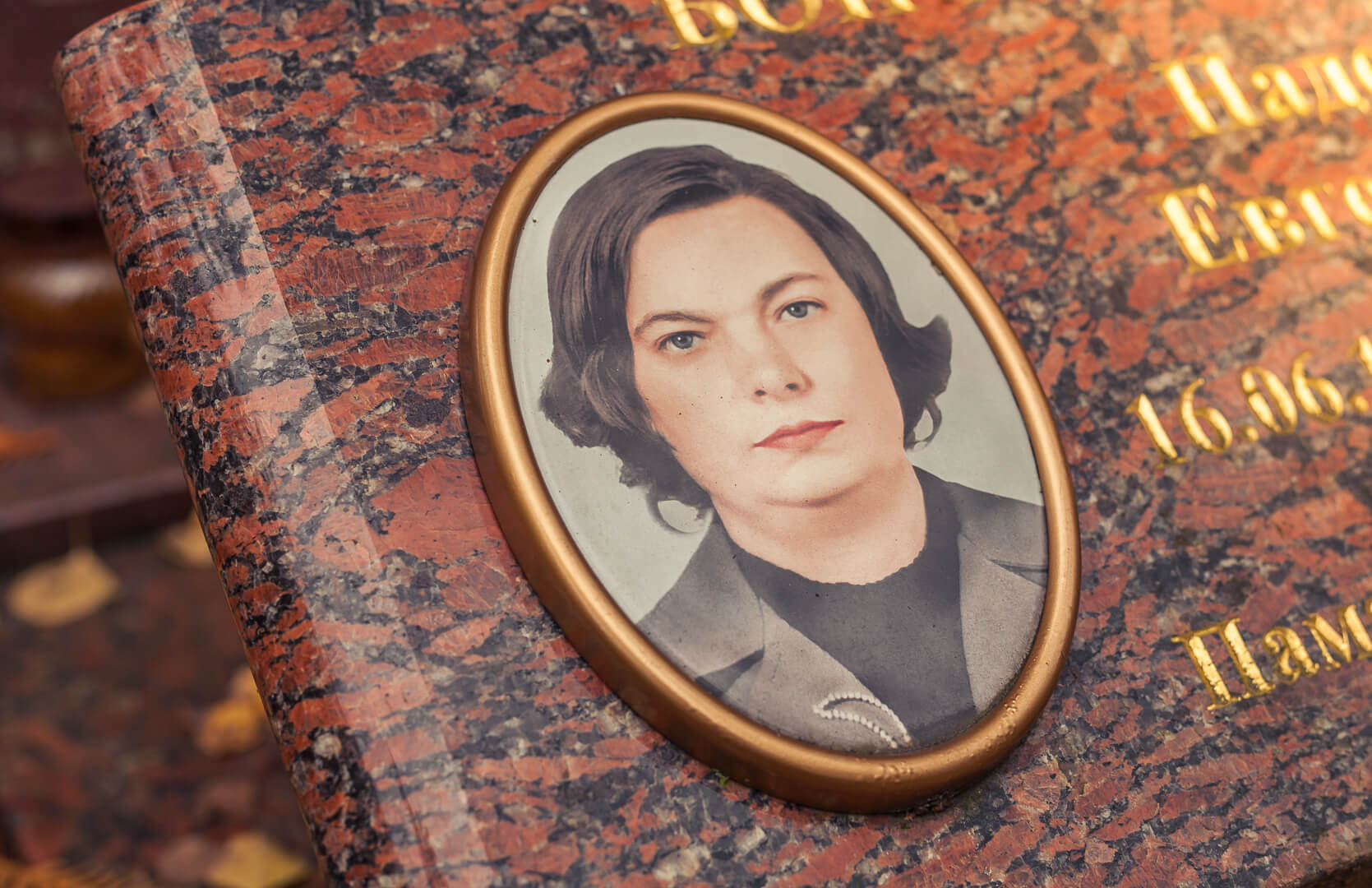 Изготовление медальонов на памятники в Минске - лучший выбор