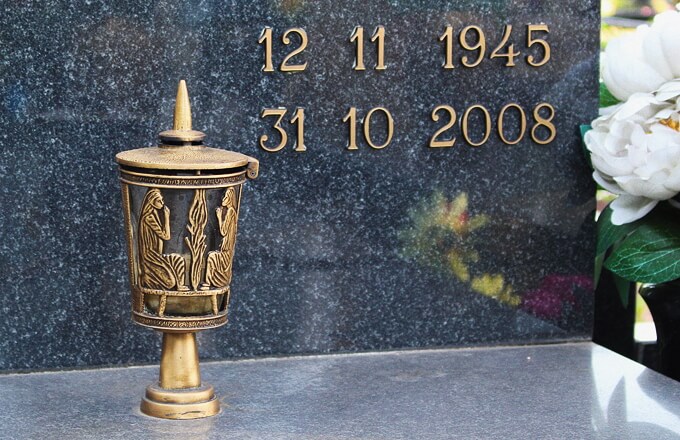 Украшения для памятник можно заказать сразу или позднее