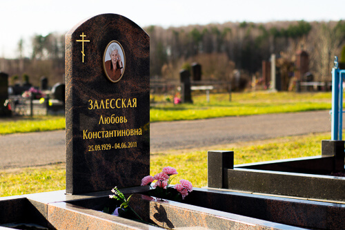 Дешевые памятники на могилу от компании Гранитное Дело