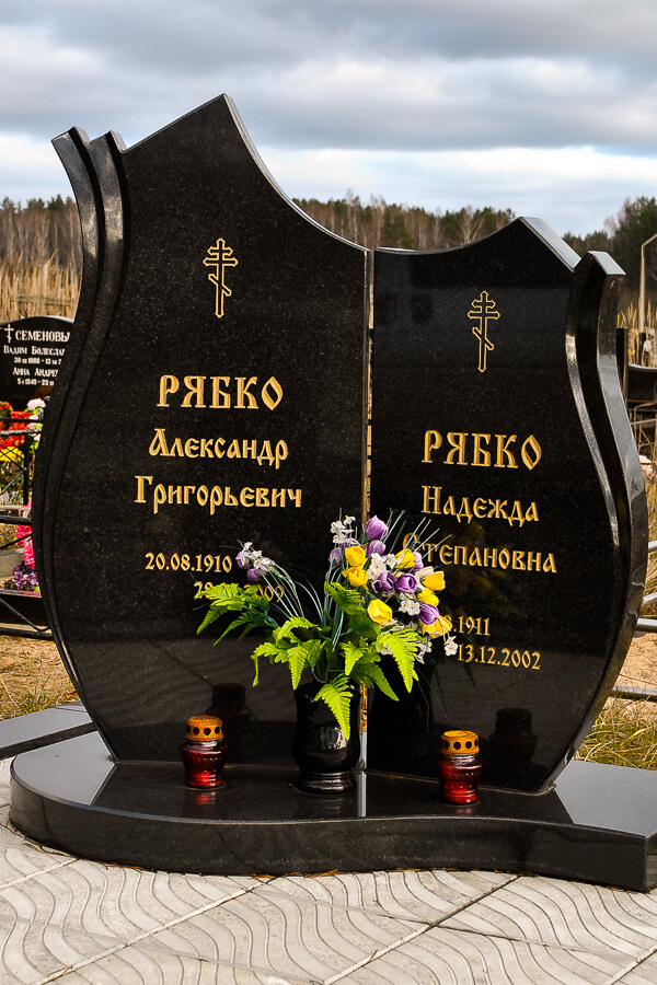 Двойные памятники из гранита - фото выполненных нами работ