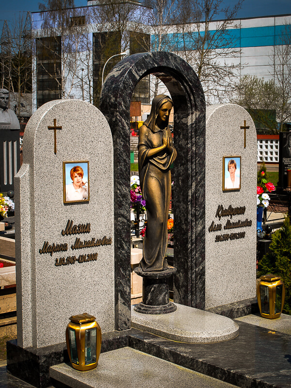 Комбинированные двойные памятники на могилу