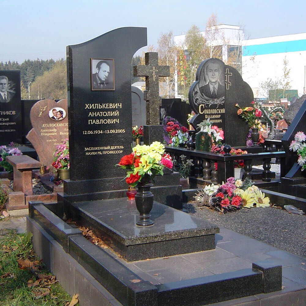 Памятники фигурные из гранита