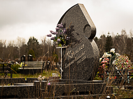 Предлагаем заказать и купить памятник в Минске в торговой сети Гранитное Дело