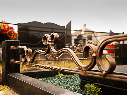 Выгоднее всего заказать памятник в Минске в торговой сети Гранитное Дело