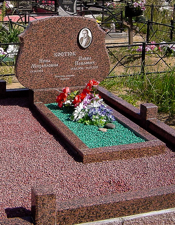 Памятники горизонтальные на минском кладбище
