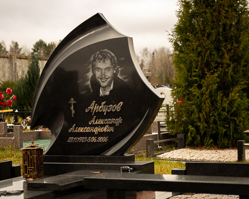 Гранитные памятники, цена по каталогу в Минске