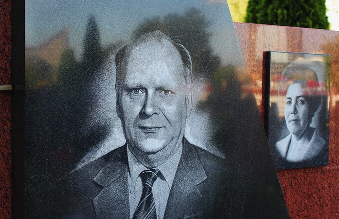 Гравировка на камне на памятник