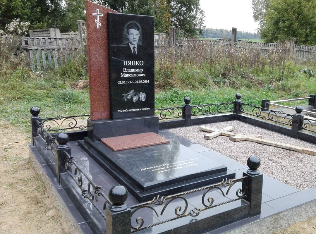 Комбинированные памятники из гранита в Минске