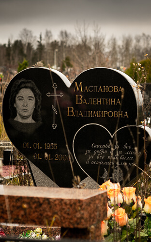 Памятники из гранита в виде сердца