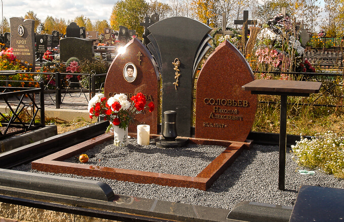 Памятники на двоих часто выполняются со сложным резом