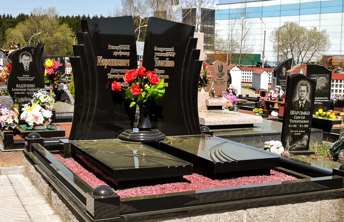 Памятник двойной из карельского гранита