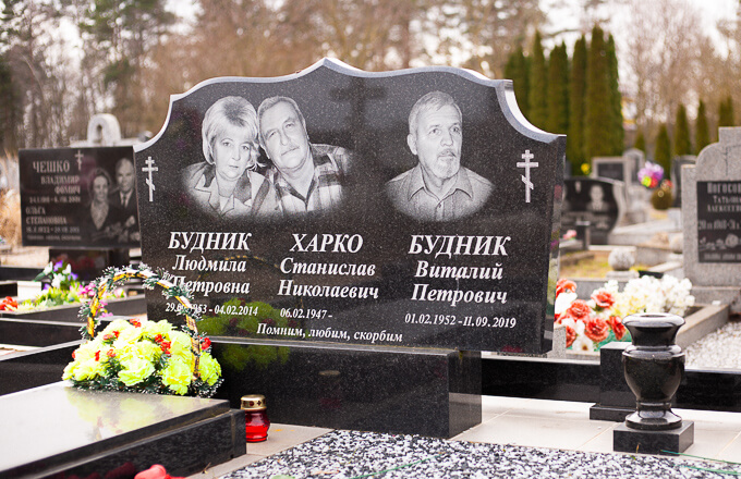 Памятник на могилу на троих образцы в торговой сети Гранитное Дело