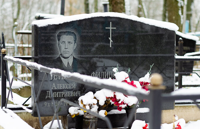 Тройные памятники на могилу, фото на кладбище в Минске