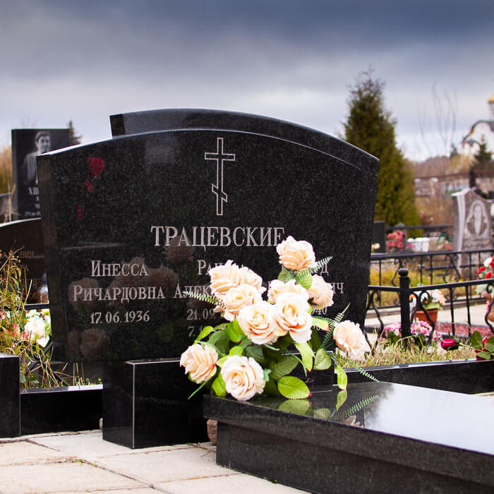 Памятник тройной, гранит габбро-диабаз карельского месторождения