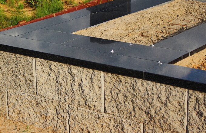 Гранитная плитка на могилу