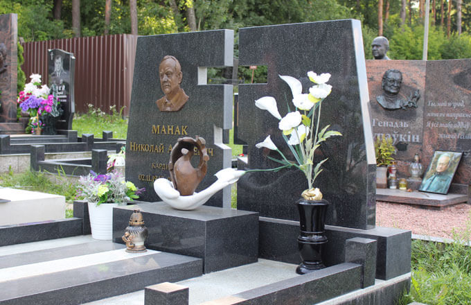 Статьи и публикации о памятниках на кладбище