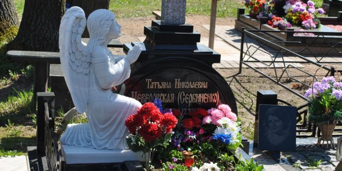 Памятники с ангелом в Минске в торговой сети Гранитное Дело