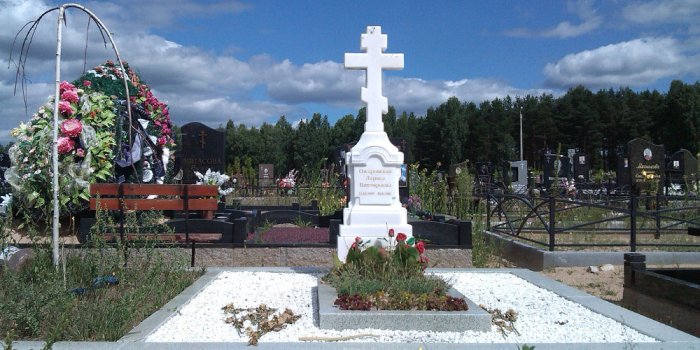 Памятник крест на могилу в Минске в торговой сети Гранитное Дело
