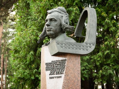 Памятники известным белорусам: Леонид Беда