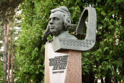 Памятник и бюст Леониду Беда в Минске