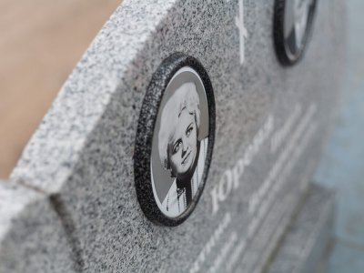 Какую фотографию близкого человека лучше выбрать на памятник?