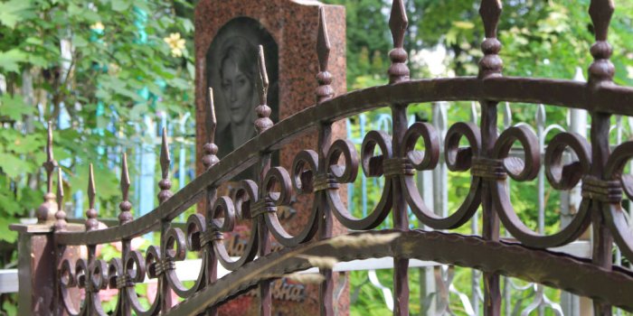 Кованые ограды на могилу от производителя в Минске