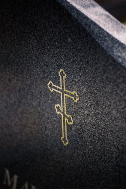 Крест на памятник в виде реза, гравировки или аксессуара из бронзы